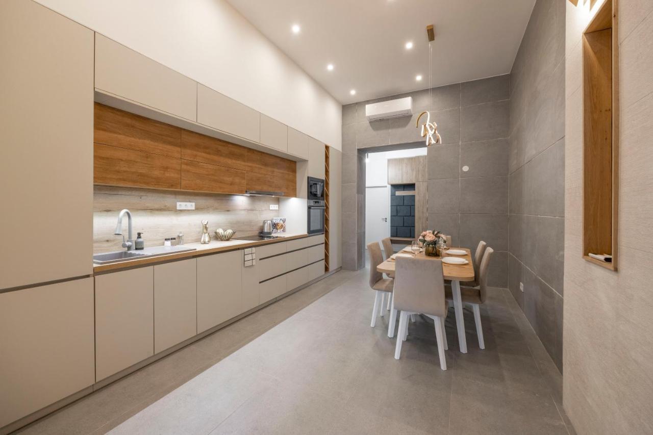 Luxurious & Spacious Central Residence With Balcony Budapeşte Dış mekan fotoğraf